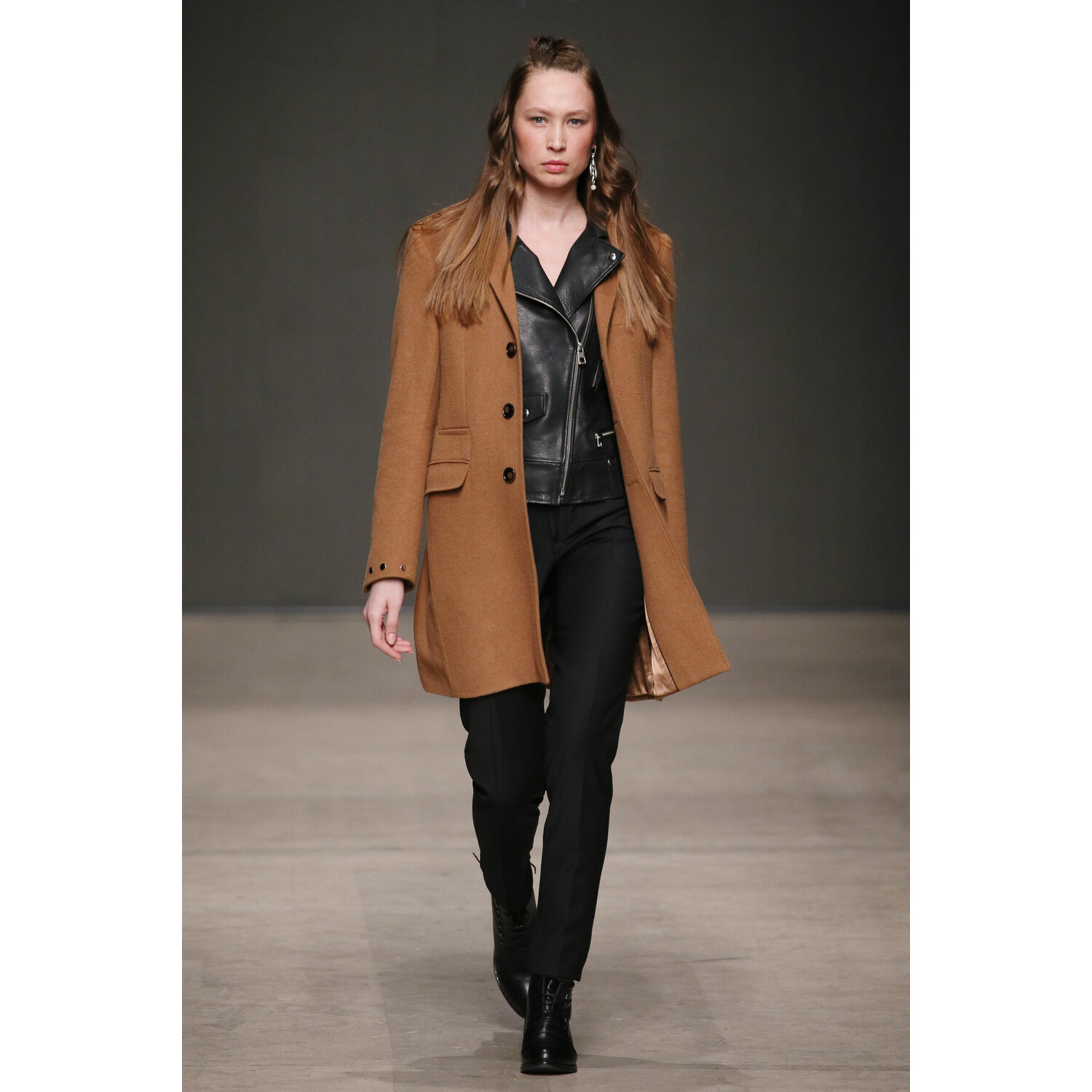 Фото 21DOT12 | The Twenty One Twelve Fall 2019 Ready-to-Wear / 21DOT12 | The Twenty One Twelve осень-зима 2019 / Неделя моды: Москва